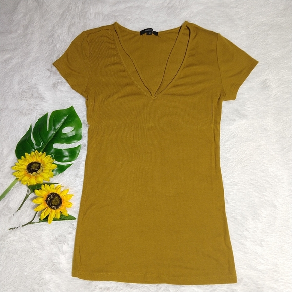 Bundle 2 Tops Size Medium Mostaza and Guin… - Picture 4 of 5